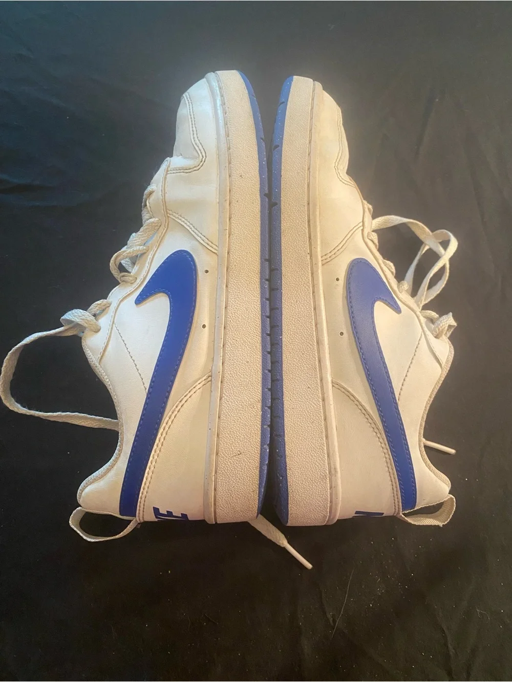 Nike court low burrough youth size 6 white Sneakers with Blue Swoosh
